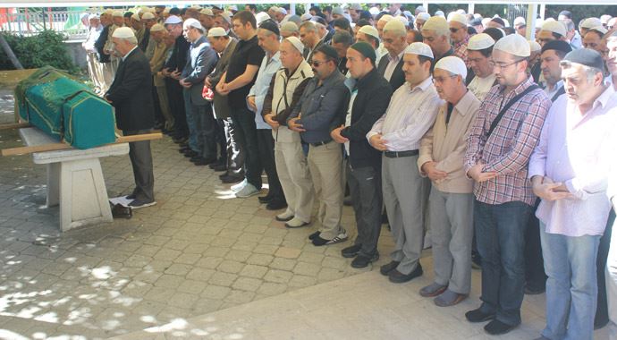 Mevlithan Hatice Teyze dualarla defnedildi Mevlithan Hatice Teyze dualarla defnedildi