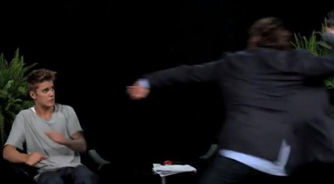 Justin Bieber&#039;a kemerli saldırı
