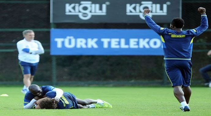 Fenerbahçe antrenmanında neşeli anlar Fenerbahçe antrenmanında neşeli anlar