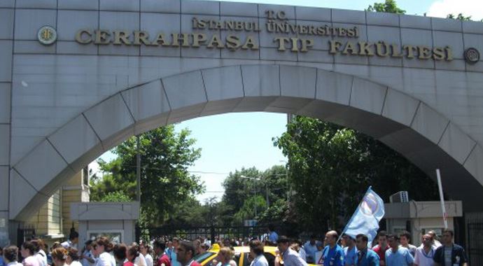 Cerrahpaşa'dan 'Deli Dana' açıklaması Cerrahpaşa'dan 'Deli Dana' açıklaması