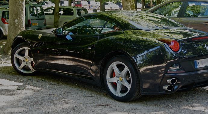 Bakanlık Ferrari'yi 670 bin TL'ye sattı Bakanlık Ferrari'yi 670 bin TL'ye sattı
