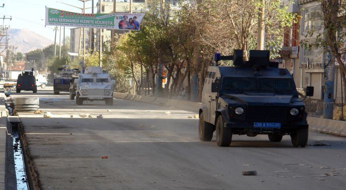 Hakkari&#039;de izinsiz gösteriye polis müdahalesi