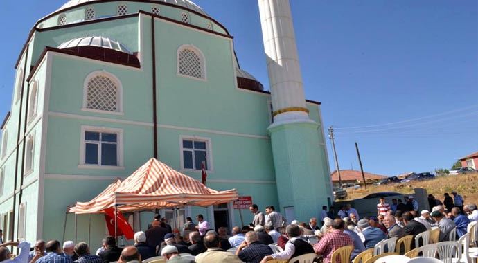 Aksa Cami ibadete açıldı