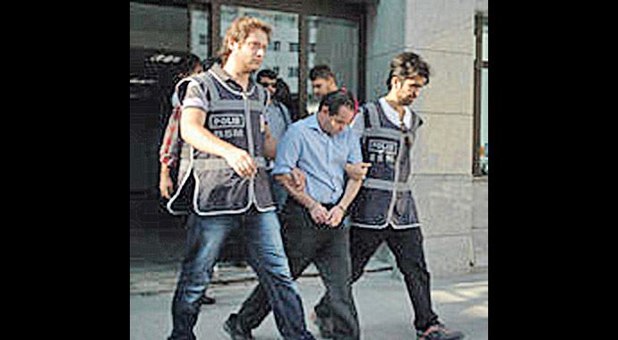 Röntgenci  öğretmeni FBI yakalattı, çocuklar meğer kime emanet