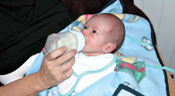 Uykuda süt içirilen bebeklerin dişi çürüyor Uykuda süt içirilen bebeklerin dişi çürüyor