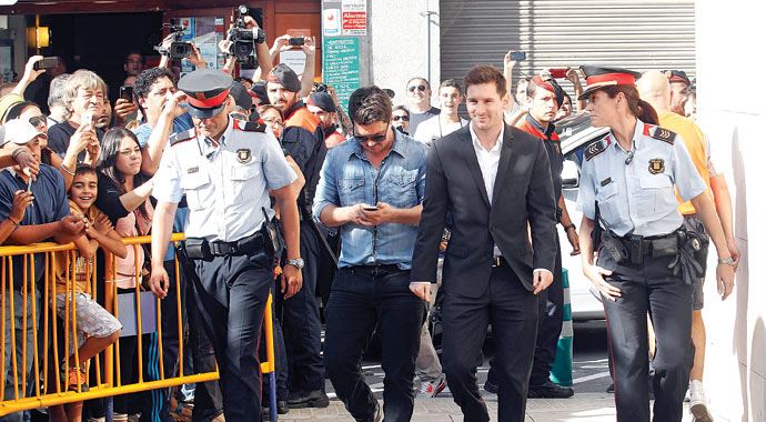 Yıldız futbolcu Messi mahkeme kapısında Yıldız futbolcu Messi mahkeme kapısında
