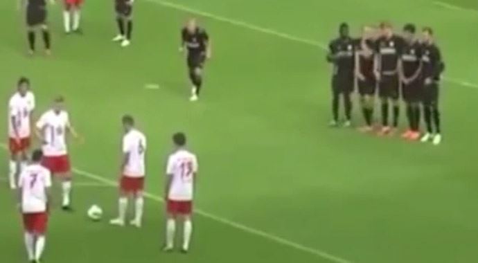 Muhteşem frikik ağızları açık bıraktı Muhteşem frikik ağızları açık bıraktı