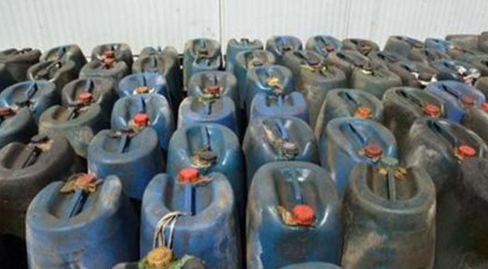 Uşak'ta 5 bin litre kaçak akaryakıt ele geçirildi Uşak'ta 5 bin litre kaçak akaryakıt ele geçirildi