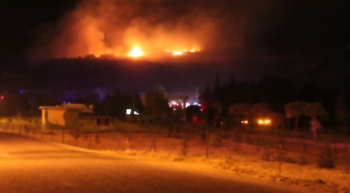 Almanya'da yangın gaz tanklarına sıçradı Almanya'da yangın gaz tanklarına sıçradı