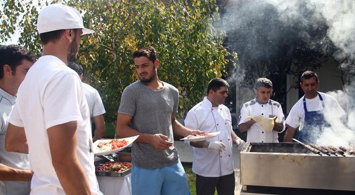 Beşiktaş'ta Barbekü partisi Beşiktaş'ta Barbekü partisi