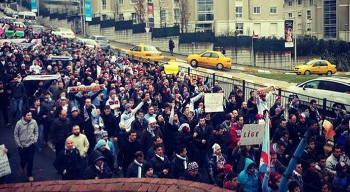 Trabzonspor taraftarı TFF binasında Trabzonspor taraftarı TFF binasında
