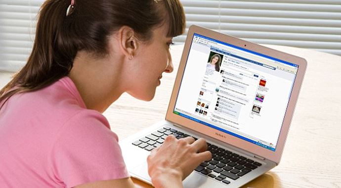 Facebook kıyafetleri çabuk eskitiyor Facebook kıyafetleri çabuk eskitiyor