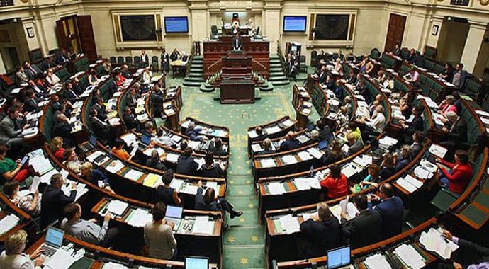 İtalya'da hükümet krizi, bakanlar istifa etmeye başladı İtalya'da hükümet krizi, bakanlar istifa etmeye başladı