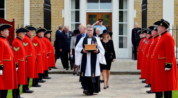 Margaret Thatcher'ın külleri gömüldü Margaret Thatcher'ın külleri gömüldü