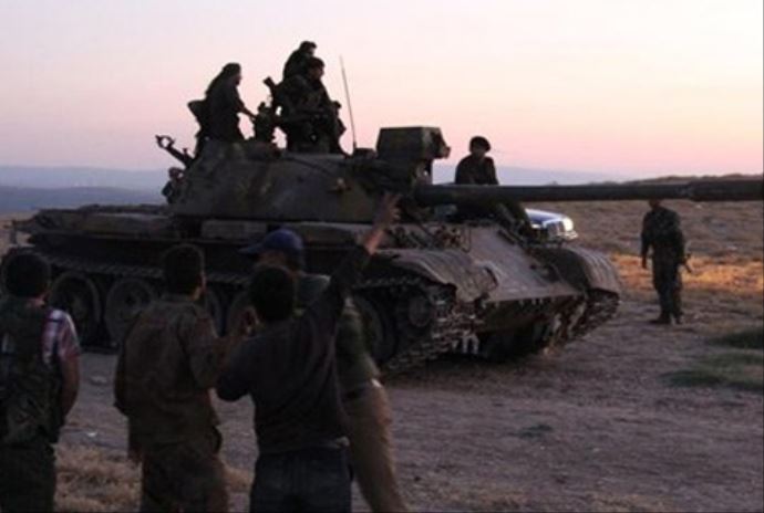 Suriye'de PKK tankları savaş cephesinde Suriye'de PKK tankları savaş cephesinde