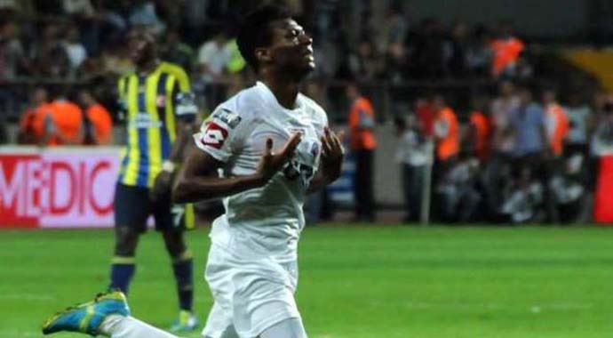 Kasımpaşalı Kalu Uche, Katar Ligi'ne transfer oldu Kasımpaşalı Kalu Uche, Katar Ligi'ne transfer oldu
