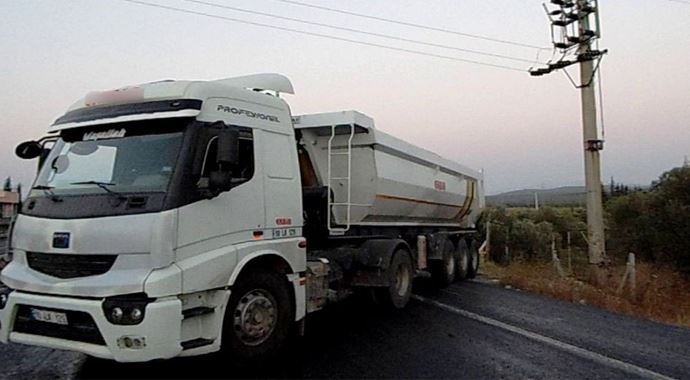 Kamyonunu temizlerken elektrik akımına kapıldı