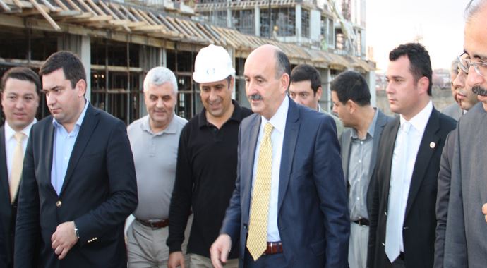 Bakan Müezzinoğlu'ndan hastane inşaatına ziyaret