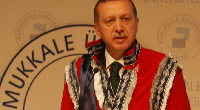 Başbakan Erdoğan, 'Partimizden 3 kişi bize ihanet etti'