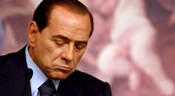 Berlusconi hamlesini yaptı, İtalya'da hükümet karıştı