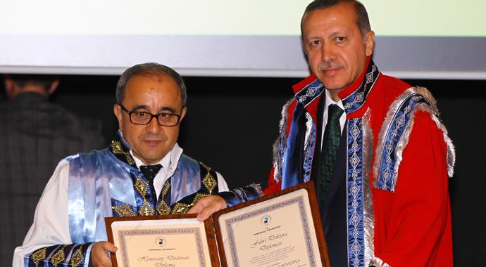 Başbakan Erdoğan'a ahilik kaftanı giydirildi