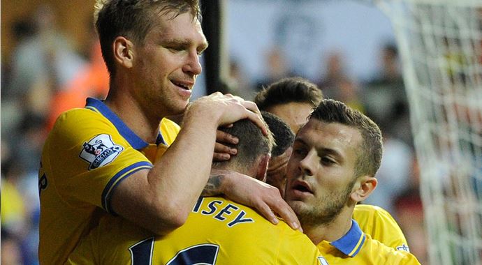 Arsenal liderlik koltuğundan kalkmıyor
