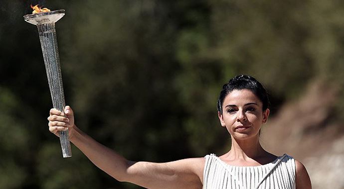Kış Olimpiyat Oyunları meşalesi yakıldı Kış Olimpiyat Oyunları meşalesi yakıldı