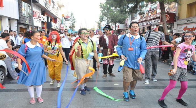 Down Sendromu için İzmir'de yürüdüler