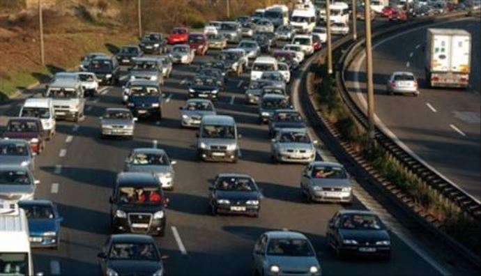 TEM'de intihar trafiği kilitledi