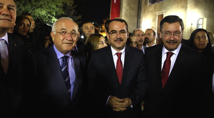 Çiçek&#039;ten Suriye&#039;ye müdahale yorumu, &#039;Doğmamış çocuğa elbise&#039;