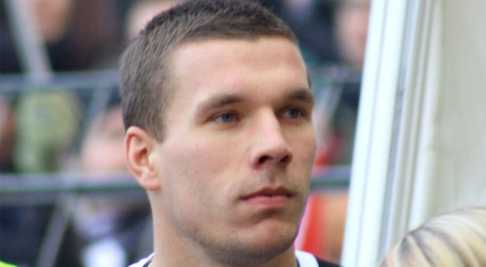  Podolski, 3 ay forma giyemeyecek 