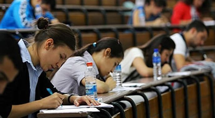 Üniversite öğrencileri, indirimli kartlarını okuldan alacak Üniversite öğrencileri, indirimli kartlarını okuldan alacak