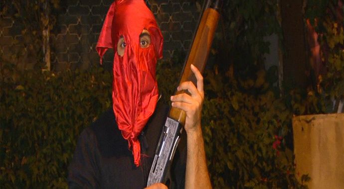 Maltepe'de DHKP C üyeleri silahla nöbet tutuyor