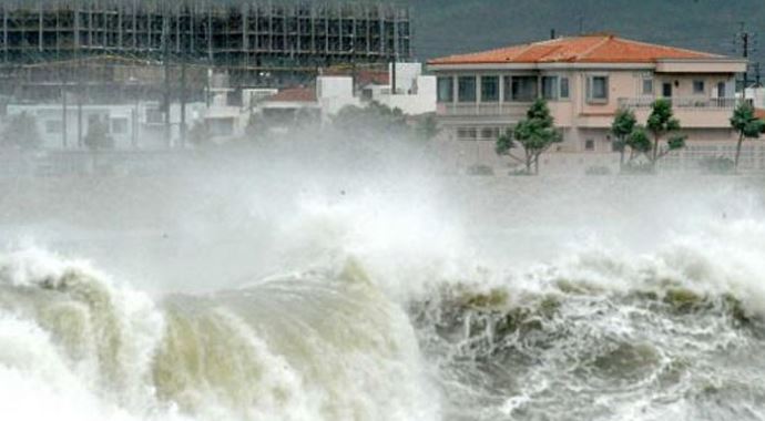 Çin&#039;de Kelebek tayfunu, 47 balıkçı kayıp