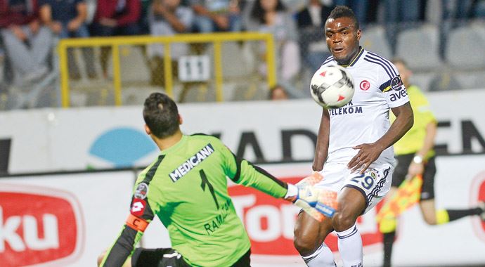 Çok gol kaçıran Emenike isyanlarda, 'Ne yapabilirim'