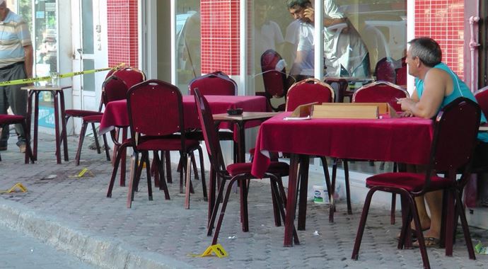 Fethiye'de kahvehaneye ateş açıldı, 2 yaralı