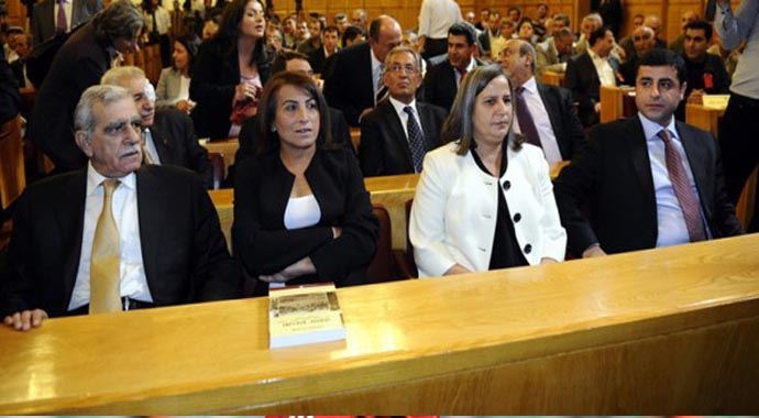 Demokratikleşme paketinden sonra BDP'den olağanüstü toplantı