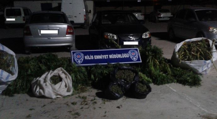 Baba ile oğul uyuşturucudan tutuklandı