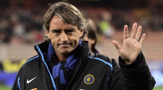 Galatasaray'ın yeni hocası Roberto Mancini imzayı attı Galatasaray'ın yeni hocası Roberto Mancini imzayı attı