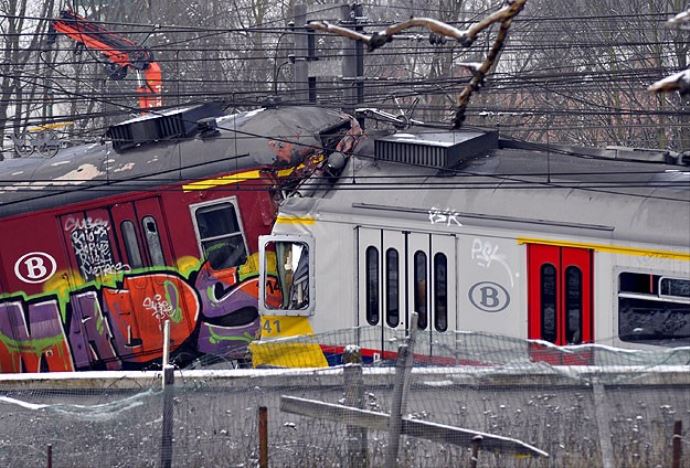ABD'de iki tren çarpıştı, 33 yaralı ABD'de iki tren çarpıştı, 33 yaralı