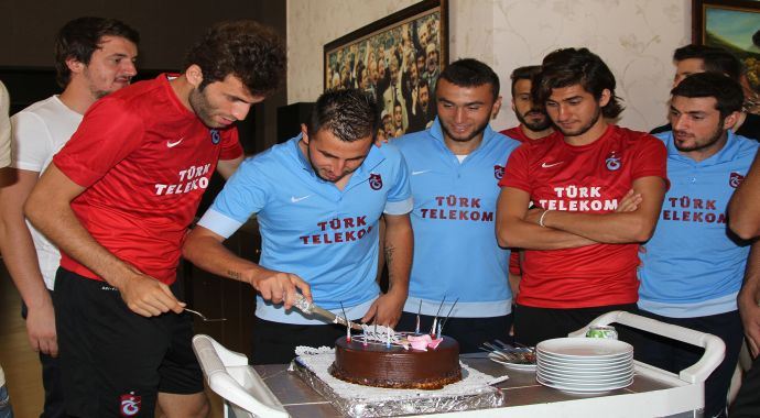 Trabzonspor&#039;da Zeki Yavru&#039;ya doğum günü kutlaması