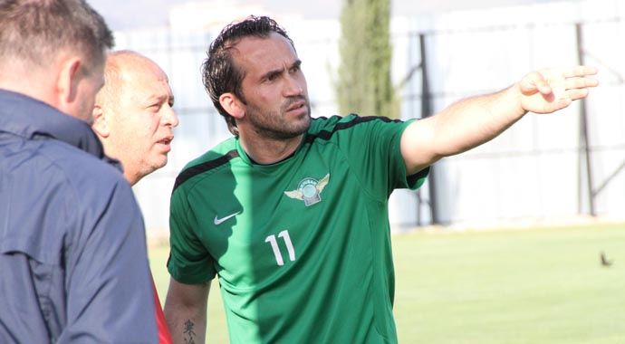 Gekas sözleşmeye imzayı attı Gekas sözleşmeye imzayı attı