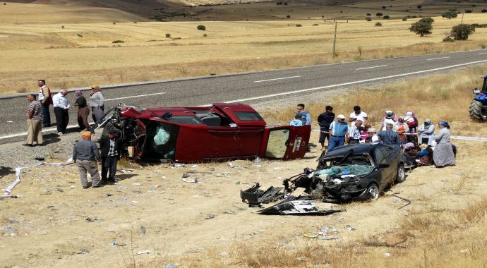 Malatya'da korkunç kaza, 2 ölü Malatya'da korkunç kaza, 2 ölü