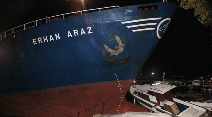 Beykoz&#039;da kuru yük gemisi karaya oturdu