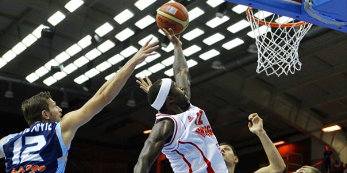 Bosna Hersek'ten Karadağ'a basketbol dersi Bosna Hersek'ten Karadağ'a basketbol dersi