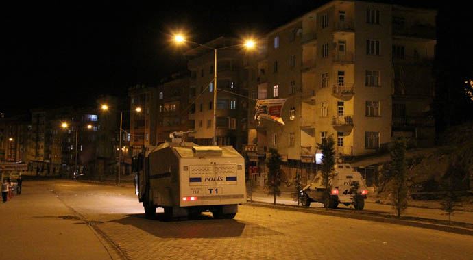 Hakkari'de bir gruptan izinsiz gösteri Hakkari'de bir gruptan izinsiz gösteri