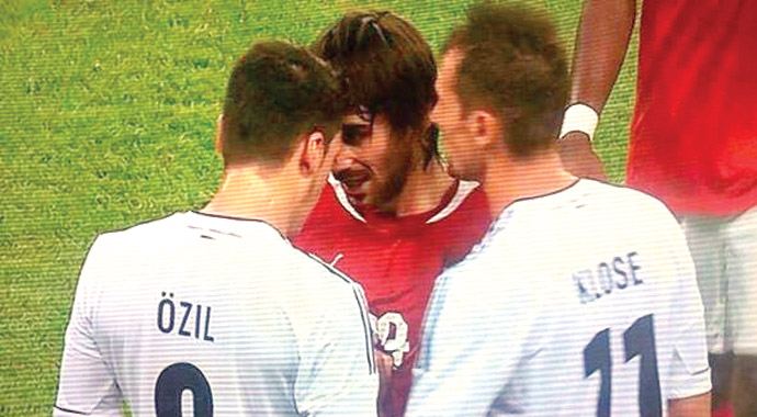 Mesut ile Veli birbirine girdi