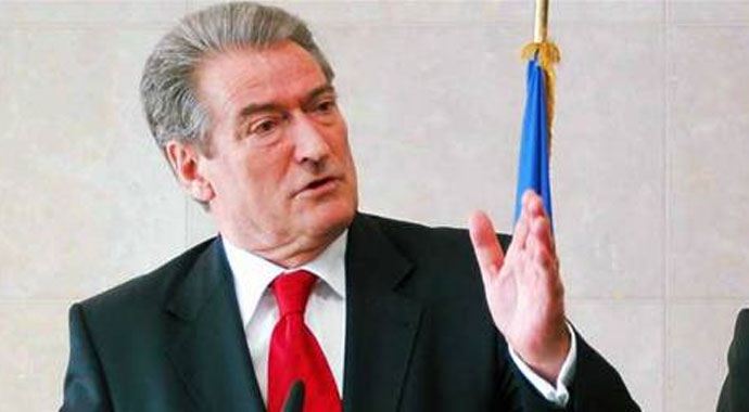 Arnavutluk Başbakanı Berişa, istifasını sundu