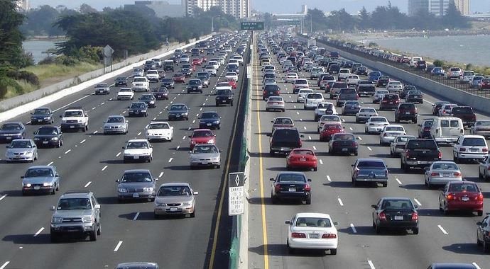 Trafikte yol verme kavgası kanlı bitti Trafikte yol verme kavgası kanlı bitti
