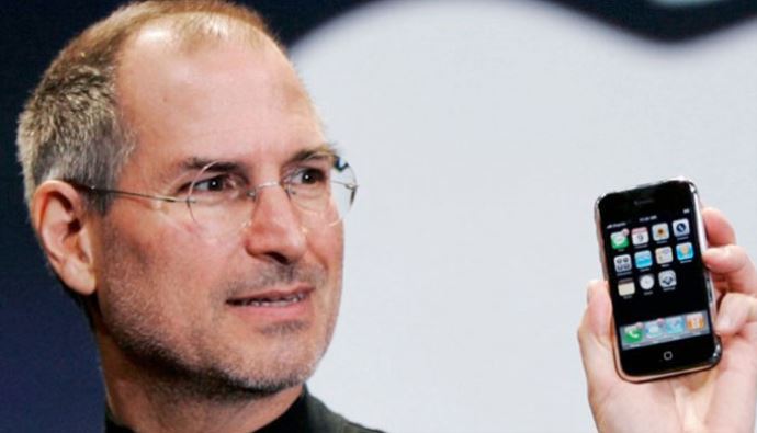 İlk iPhone'u satışa çıkardı İlk iPhone'u satışa çıkardı